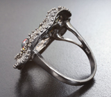Серебряное кольцо с кристаллическими черными опалами и перидотами