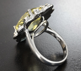 Серебряное кольцо с цитрином 10,5 карата и цаворитами