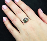 Серебряное кольцо с зеленым турмалином 4,83 карата и васильковыми сапфирами Серебро 925