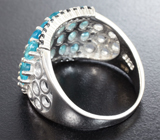 Эффектное серебряное кольцо с «неоновыми» апатитами и черными шпинелями Серебро 925