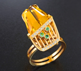 Коктейльное золотое кольцо с насыщенно-медовым гелиодором авторской огранки 10,51 карата, мобильными элементами с цаворитами и бриллиантами Золото