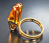 Коктейльное золотое кольцо с насыщенно-медовым гелиодором авторской огранки 10,51 карата, мобильными элементами с цаворитами и бриллиантами Золото