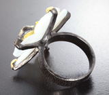 Серебряное кольцо с резным перламутром, перидотами и родолитами Серебро 925