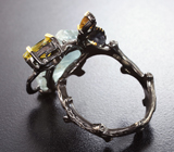 Серебряное кольцо с резным аквамарином, бесцветными бериллами и турмалинами Серебро 925