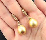 Золотые серьги с крупным золотистым жемчугом барокко 32,81 карата и бесцветными топазами Золото