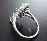 Превосходное серебряное кольцо с яркими изумрудами Серебро 925