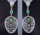 Ажурные серебряные серьги с изумрудами и цаворитами