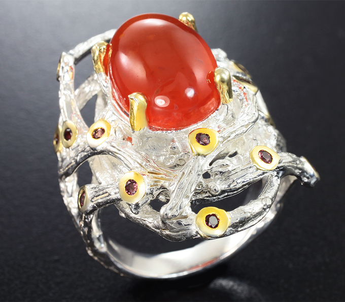 Серебряное кольцо с карнелианом и родолитами