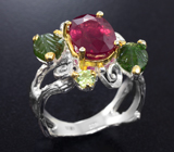 Серебряное кольцо с рубином, резными турмалинами и перидотами Серебро 925