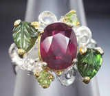 Серебряное кольцо с рубином, резными турмалинами и перидотами Серебро 925