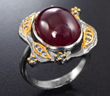 Серебряное кольцо с рубином 13,83 карата и голубыми сапфирами