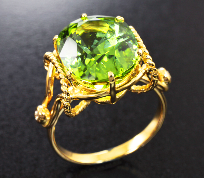Золотое кольцо с сочно-зеленым турмалином 8,34 карата и бриллиантами