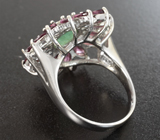 Эффектное серебряное кольцо с изумрудом и родолитами Серебро 925