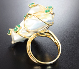 Золотое кольцо с роскошной жемчужиной барокко 67,59 карата, яркими изумрудами и бриллиантом Золото