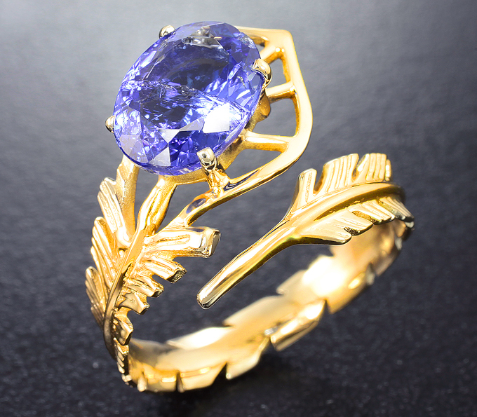 Золотое кольцо с ярким танзанитом 2,38 карата