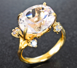 Золотое кольцо с нежно-розовым кунцитом 5,63 карата и танзанитами Золото