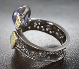 Серебряное кольцо с синим сапфиром, ограненным эфиопским опалом и голубыми топазами Серебро 925