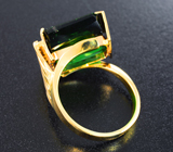 Золотое кольцо с крупным изумрудно-зеленым турмалином 12,54 карата и бриллиантами Золото