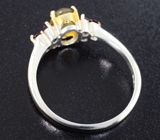Серебряное кольцо с апатитом с эффектом кошачьего глаза и гранатами Серебро 925