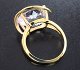 Золотое кольцо с нежно-розовым кунцитом 8,63 карата и лейкосапфирами Золото