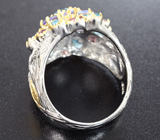 Праздничное серебряное кольцо с голубым топазом, танзанитами и родолитами