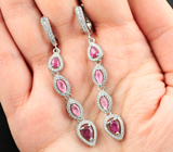 Элегантные серебряные серьги с рубинами и розовыми сапфирами