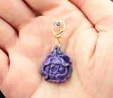 Золотой кулон с редким резным сугилитом 18,78 карата и аметистом Золото