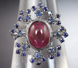 Серебряное кольцо с рубином 3,11 карата, васильковыми и синими сапфирами Серебро 925