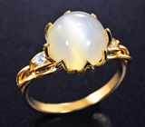 Золотое кольцо с кабошоном 4,32 карата и ограненным лунным камнем