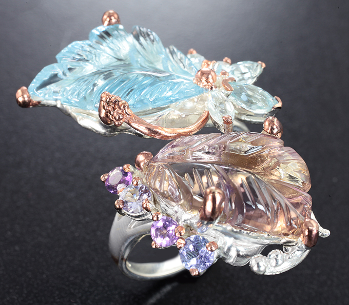 Серебряное кольцо с резными аметрином и голубым топазом, танзанитами и аметистами