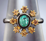 Серебряное кольцо с изумрудом высоких характеристик и золотистыми сапфирами Серебро 925