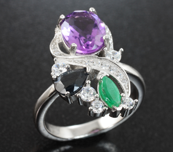 Серебряное кольцо с аметистом, синим сапфиром и изумрудом