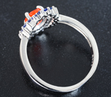 Серебряное кольцо с ограненным оранжевым опалом и синими сапфирами бриллиантовой огранки Серебро 925