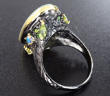 Серебряное кольцо с желтовато-зеленым бериллом, ограненными эфиопскими опалами, перидотами и диопсидами