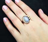 Серебряное кольцо с лунным камнем и голубыми топазами