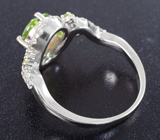 Прелестное серебряное кольцо с перидотом и жемчугом