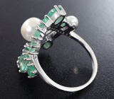 Великолепное серебряное кольцо с жемчужиной и изумрудами