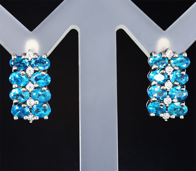 Замечательные серебряные серьги с «неоновыми» апатитами