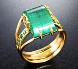Золотое кольцо с «неоновым» уральским изумрудом авторской огранки 6,77 карата и бриллиантами Золото