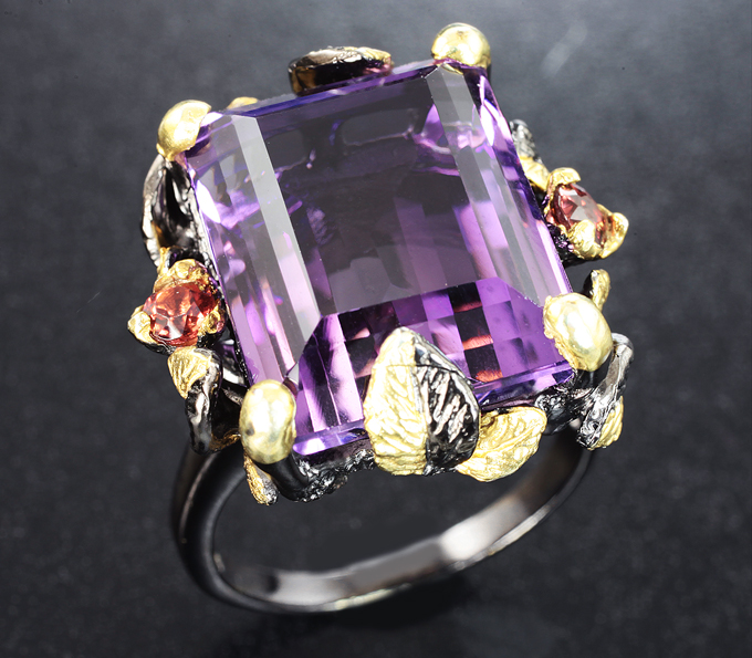 Серебряное кольцо с аметистом 18+ карат и родолитами