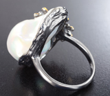 Серебряное кольцо с жемчужиной барокко 38,45 карата и синими сапфирами Серебро 925
