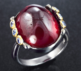 Серебряное кольцо с рубином 19,61 карата и васильковыми сапфирами Серебро 925
