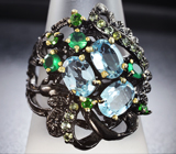 Серебряное кольцо с голубыми топазами, хризопразом, диопсидами и перидотами