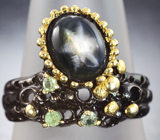 Серебряное кольцо cо звездчатым сапфиром и перидотами Серебро 925