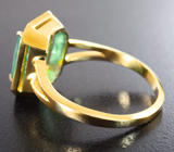Кольцо с уральским изумрудом 3,14 карата и цаворитами Золото