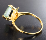 Золотое кольцо с ограненным яблочным пренитом 3,21 карата