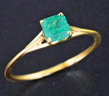 Золотое кольцо с ярко-неоновым уральским изумрудом 0,44 карата