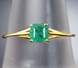 Золотое кольцо с ярко-неоновым уральским изумрудом 0,44 карата
