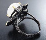 Серебряное кольцо с лунным камнем и диопсидами