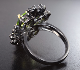 Серебряное кольцо с перидотами и голубыми топазами Серебро 925